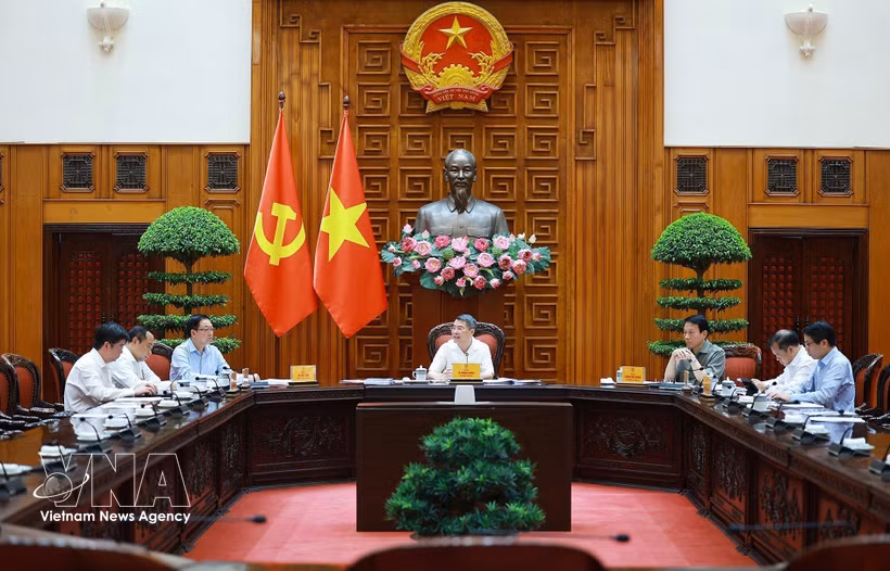 Le Premier ministre Le Minh Hung a présidé, le 3 juillet à Hanoï, une réunion consacrée au Cadre national d'architecture numérique. Photo : VNA