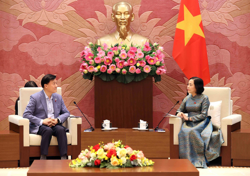 La vice-présidente de l’Assemblée nationale, Nguyen Thi Thanh et le professeur Kim Hak-Min, lors de la rencontre à Hanoï. Photo : VNA