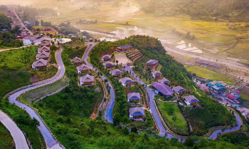 Vue panoramique de la station balnéaire de Le-Chapa dans la commune de Tu Le, district de Van Chan. Photo : VNA