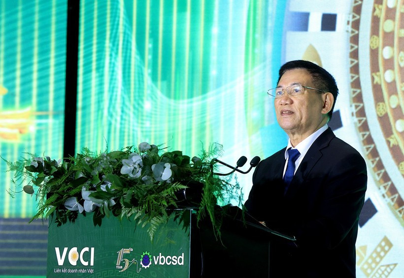 Le vice-Premier ministre Hô Đuc Phoc, président du Conseil national pour le développement durable prend la parole lors du forum. Photo : VietnamPlus