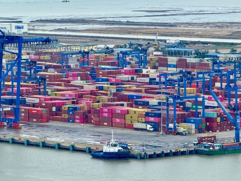 Au 15 septembre 2025, le commerce extérieur du Vietnam avait atteint 637,21 milliards de dollars, soit une hausse de 17,2 % sur un an. Photo : VNA