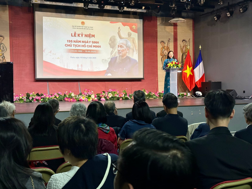 Cérémonie de commémoration au Centre Culturel Vietnamien en France. Photo : VNA