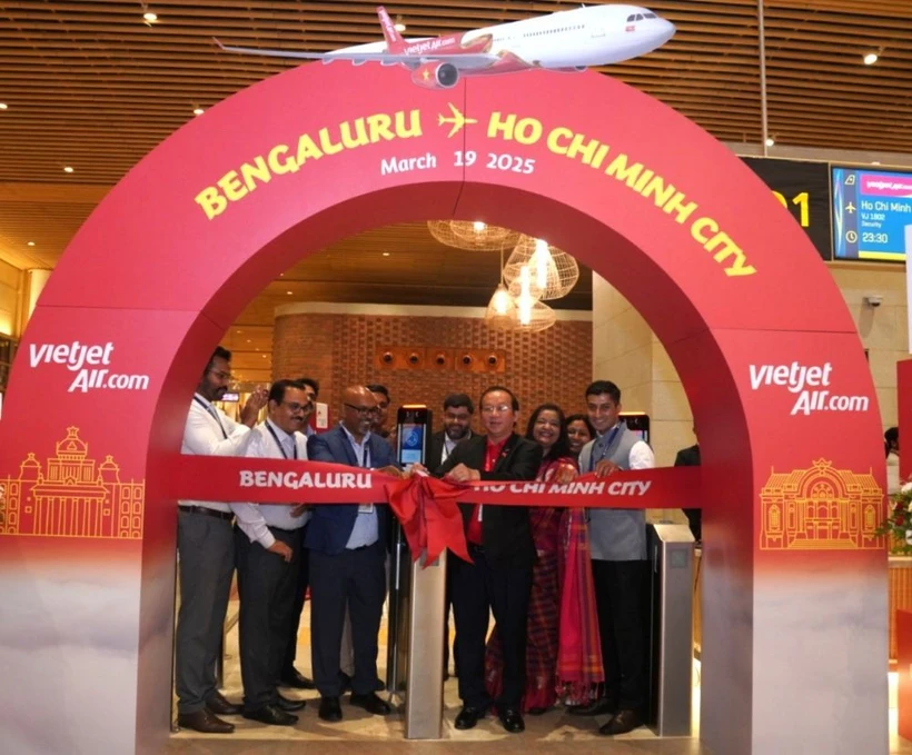 La cérémonie d'inauguration de deux vols internationaux Hanoï-Bengaluru et Hanoï-Hyderabad (Inde). Photo : VNA