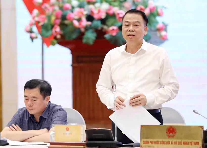 Le vice-ministre des Finances, Nguyen Duc Chi, s'exprime lors de la conférence de presse. Photo : VNA