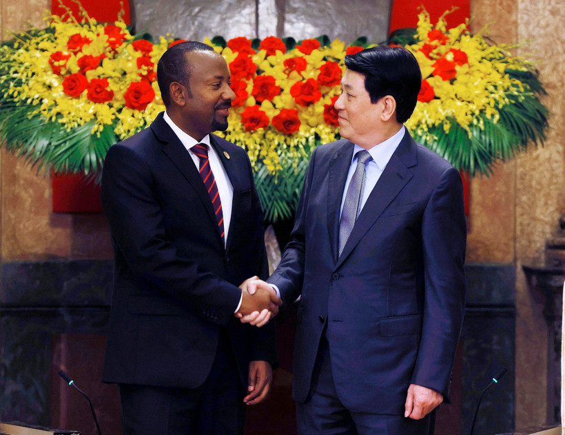 Le président de l'État, Luong Cuong (droite) et le Premier ministre éthiopien, Abiy Ahmed Ali, en visite officielle au Vietnam et participant au 4e Sommet du P4G. Photo : VNA
