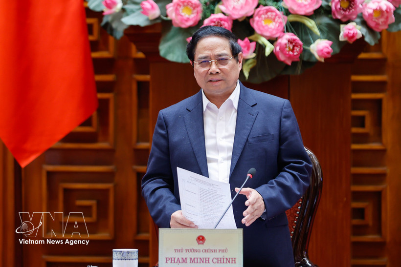 Le Premier ministre Pham Minh Chinh préside une séance de travail entre la Permanence du gouvernement et les dirigeants de Hanoï afin de donner des avis sur le Plan directeur global de la capitale Hanoï avec une vision à 100 ans. Photo : VNA