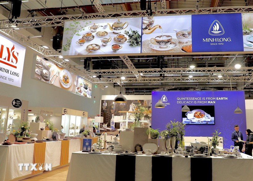 Le stand de produits céramiques de Minh Long au salon Ambiente 2025, Francfort, Hesse. Photo : VNA
