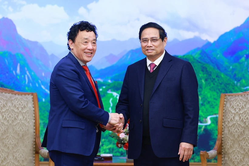 Le Premier ministre Pham Minh Chinh (droite) et Qu Dongyu, directeur général de l'Organisation des Nations Unies pour l'alimentation et l'agriculture (FAO). Photo : VNA