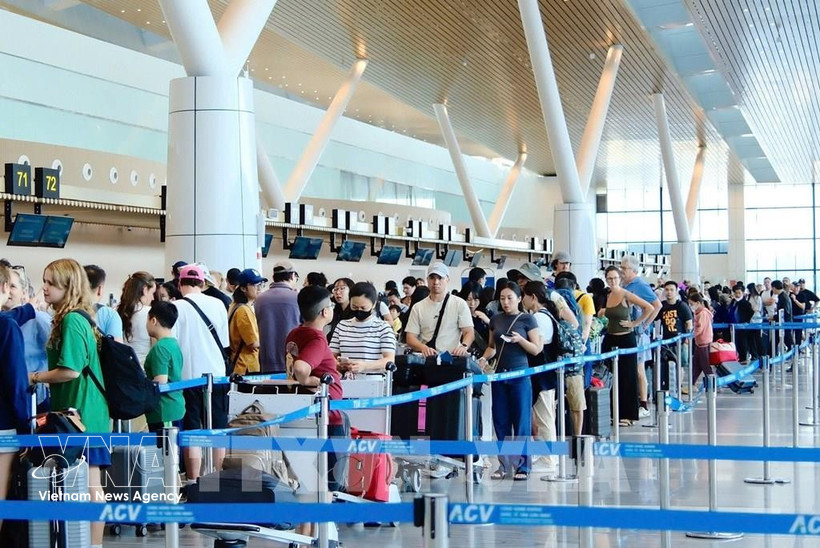 A l'aéroport de Tan Son Nhat. Photo : VNA