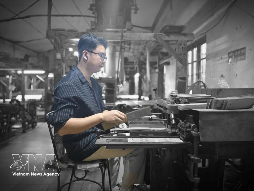 Le village de la soie de Van Phuc applique les technologies et la transformation numérique à sa production. Photo : Bnews/VNA