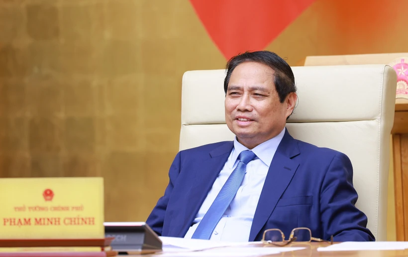 Le Premier ministre Phạm Minh Chính préside une réunion du gouvernement sur l'état de la décentralisation, de la répartition de pouvoir et de compétences liées au modèle d’organisation administrative à deux niveaux. Photo : VNA