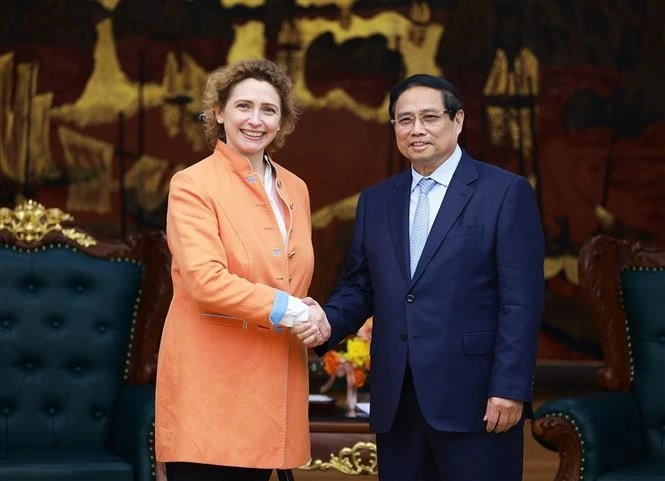 Le Premier ministre Pham Minh Chinh et Mme Nicola Beer, vice-présidente de la Banque européenne d'investissement. Photo : VNA