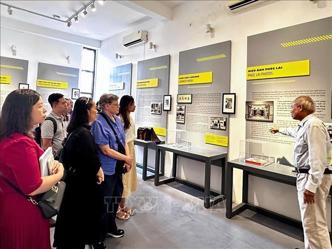 Visite au Musée de la photographie de Lai Xa, commune de Hoai Duc, Hanoï. Photo : VNA