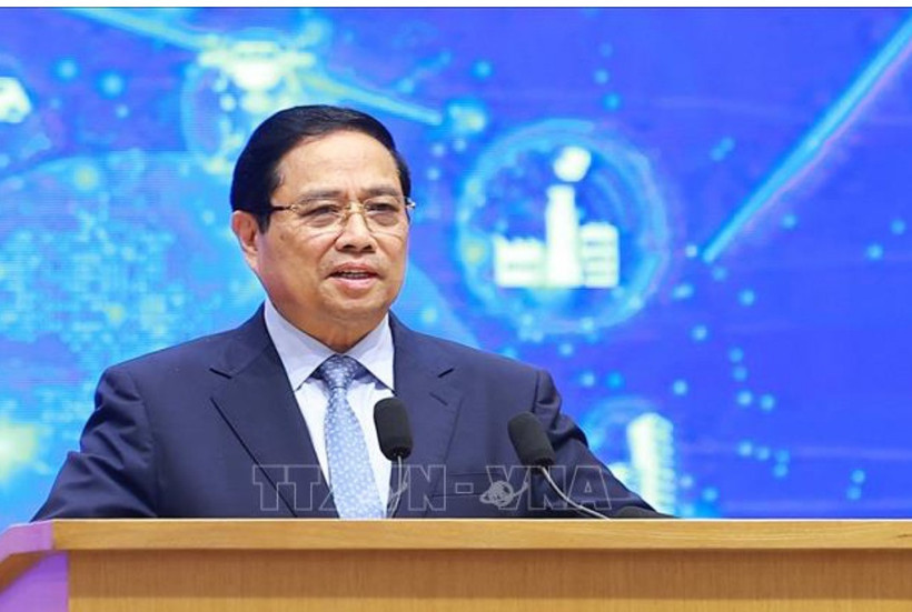 Le Premier ministre Pham Minh Chinh prend la parole, soulignant l’orientation fondée sur l’esprit des « cinq pionniers, cinq “avoir” et cinq “ne pas” ». Photo : VNA