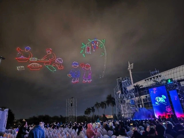 Un spectacle de drones à Hanoï. Photo d'illustration : chinhphu.vn