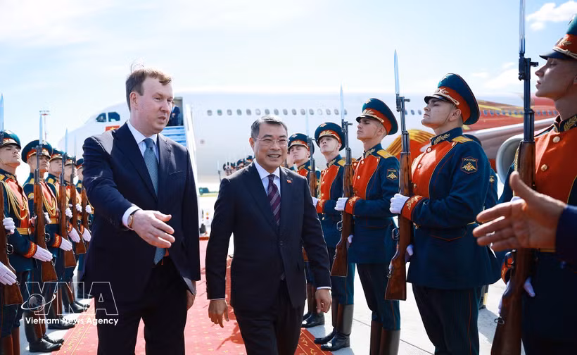 Le Premier ministre Le Minh Hung à Kazan pour le Sommet commémoratif ASEAN-Russie. Photo : VNA