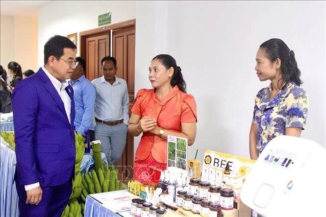 Des produits présentés lors du séminaire. Photo : VNA