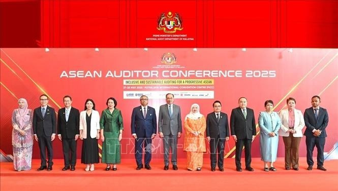 Une délégation de l’Audit d’État du Vietnam, conduite par la vice-auditrice générale Ha Thi My Dung, participe à la Conférence des Auditeurs de l’ASEAN 2025, portant sur un audit exhaustif et durable pour une ASEAN progressiste. Photo : VNA