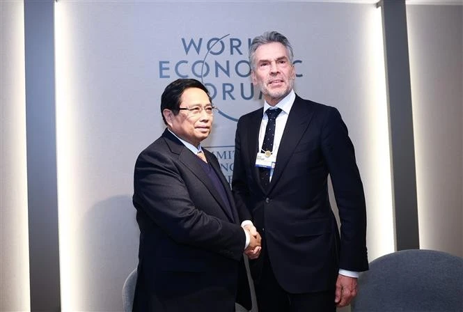 Le Premier ministre Pham Minh Chinh (gauche) et le Premier ministre néerlandais Dick Schoof. Photo : VNA