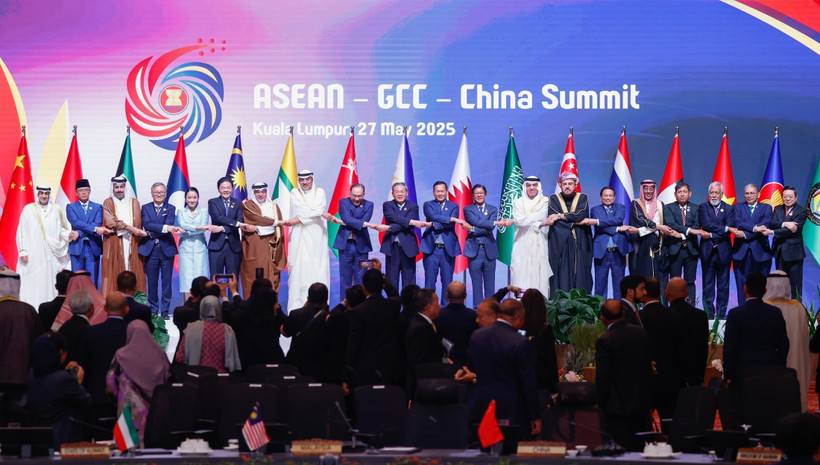 Le Premier ministre Pham Minh Chinh et les dirigeants de l'ASEAN, du CCG et de la Chine. Photo : VNA
