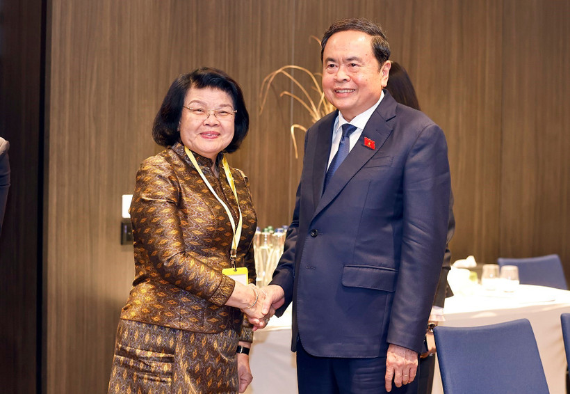 Le président de l’Assemblée nationale du Vietnam Trân Thanh Mân rencontre à Genève son homologue cambodgienne, Khuon Sudary. Photo : VNA