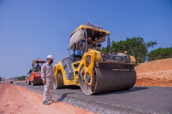 Une série de projets clés en matière de transports sont accélérés pour être achevés conformément au plan fixé. Photo : VietnamPlus