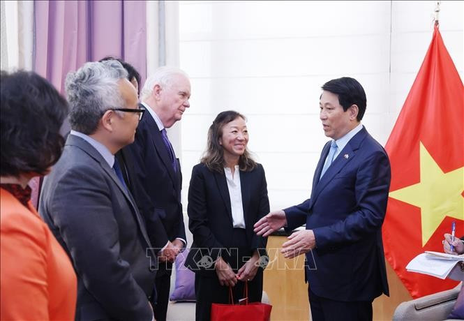 Le président vietnamien Luong Cuong a rencontré, le 24 septembre (heure locale) à New York, des responsables de l’Institut d’Asie de l’Est Weatherhead et du Programme Programme d’études vietnamiennes à l’Université Columbia. Photo : VNA