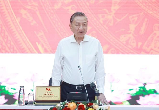 Le secrétaire général du Comité central du Parti communiste du Vietnam, To Lam, a travaillé le 29 mars avec les Permanences du Comité municipal du Parti de Da Nang et du Comité provincial du Parti de Quang Ngai. Photo : VNA