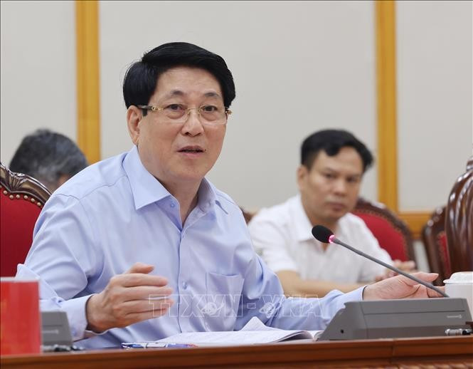 Le président Luong Cuong a présidé le 28 août à Hanoï une séance de travail avec les Permanences des Comités du Parti de la province de Cao Bang et de la ville de Huê. Photo : VNA