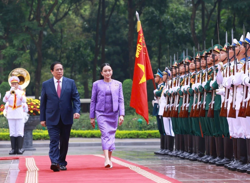La cérémonie d'accueil de la PM thaïlandaise en visite officielle au Vietnam