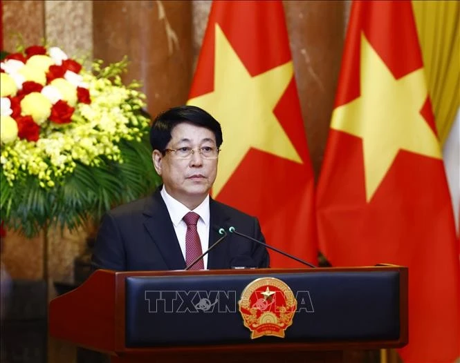 Le président Luong Cuong prend la parole lors de la réception des ambassadeurs. Photo : VNA