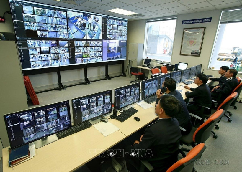 Le centre de commandement surveille les opérations du terminal T2, sous la direction des douanes de l'aéroport international de Nội Bài (département des Douanes de Hanoï). Photo d'illustration : VNA