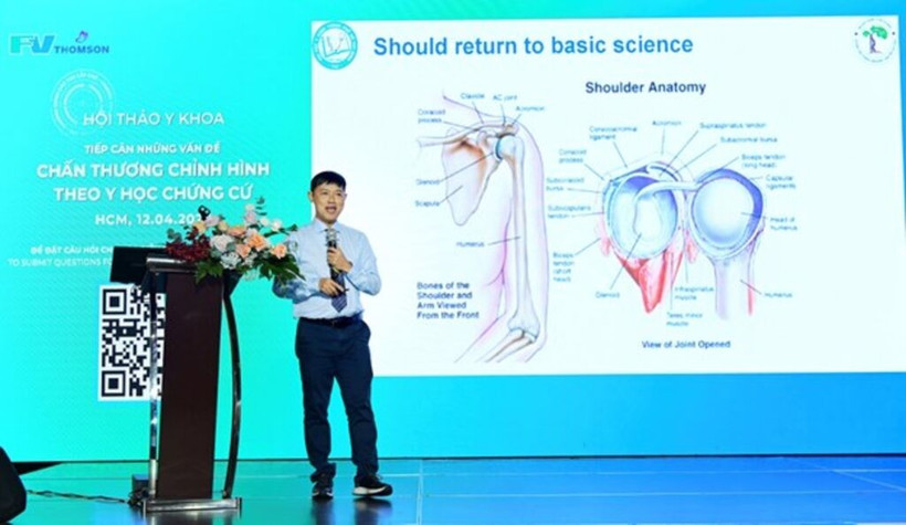 Lors de l'atelier de formation médicale continue (FMC) sur le thème "Aborder les problèmes de traumatismes orthopédiques selon la médecine factuelle", tenu le 12 avril à Hô Chi Minh-Ville.