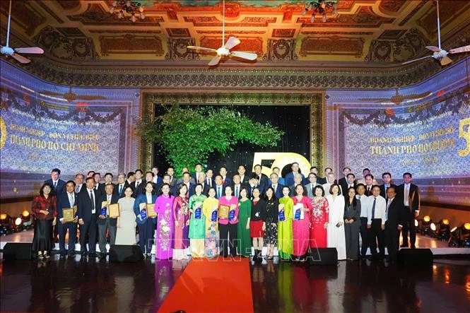 La cérémonie d'honorer les 50 premières entreprises de Ho Chi Minh-Ville. Photo : VNA
