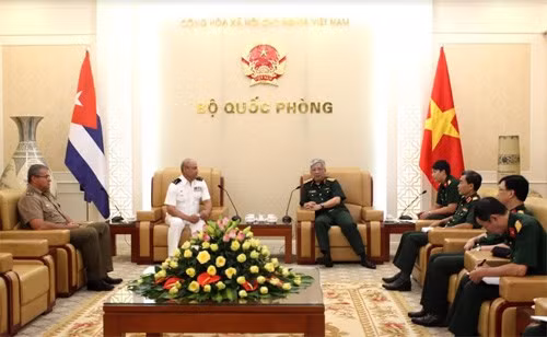 Approfondissement des relations de défense Vietnam-Cuba ảnh 1