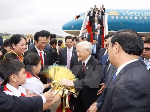 Cérémonie d'accueil à Phnom Penh du leader du PCV ảnh 1