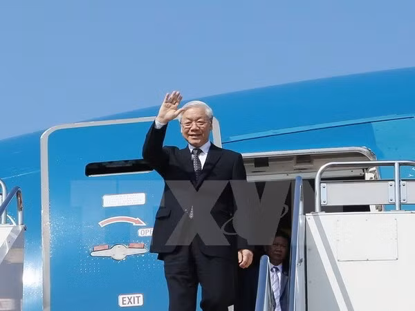 Le secrétaire général du PCV part pour le Cambodge ảnh 1