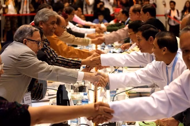 Myanmar : recherche de mesures pour mettre fin aux conflits ảnh 1