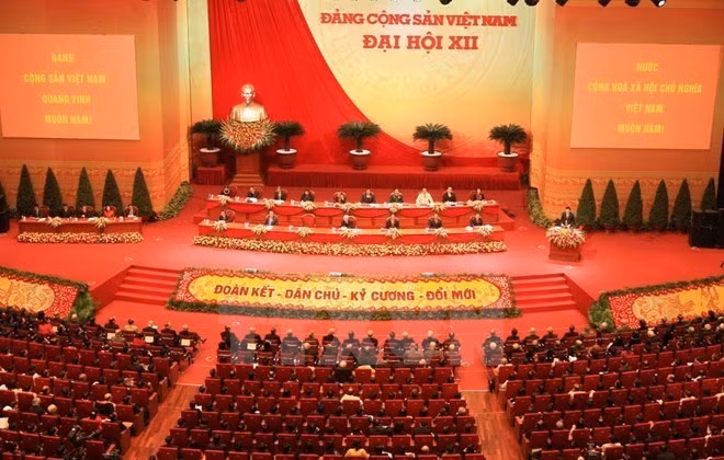 Table ronde à Moscou sur les résultats du 12e Congrès du PCV ảnh 1