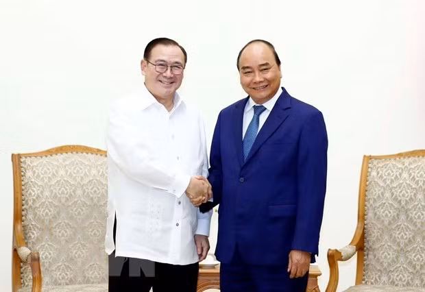 Le PM vietnamien reçoit le ministre philippin des Affaires étrangères ảnh 1