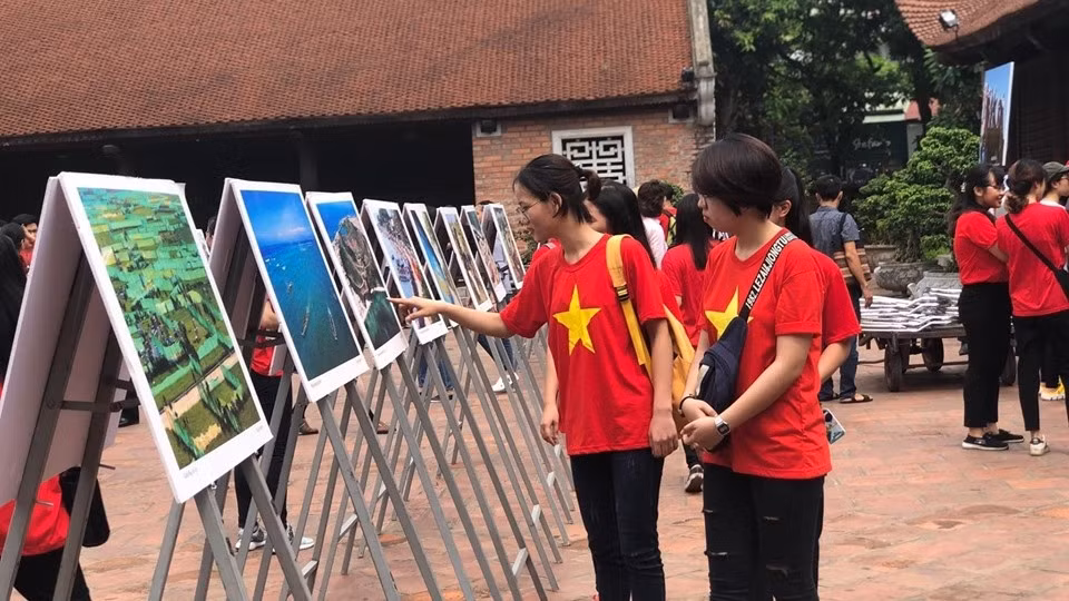 Ouverture d'une exposition de photos sur l'île de Ly Son ảnh 1