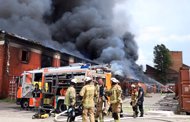 Un incendie endommage le Centre commercial Dông Xuân à Berlin ảnh 1 Un incendie endommage le Centre commercial Dông Xuân à Berlin ảnh 1