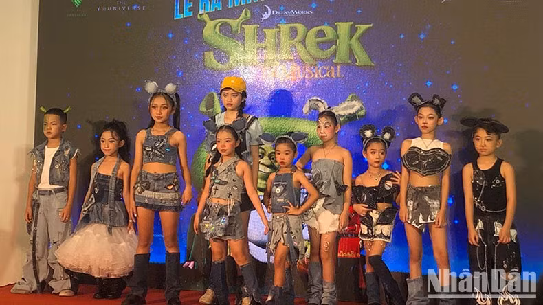 Représentation de la comédie musicale "Shrek the Musical" de Broadway à l'Opéra de Hanoï ảnh 2 Représentation de la comédie musicale "Shrek the Musical" de Broadway à l'Opéra de Hanoï ảnh 2