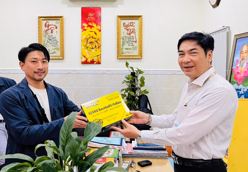 JBA soutiendra le développement du baseball dans les écoles primaires de HCM-Ville ảnh 2