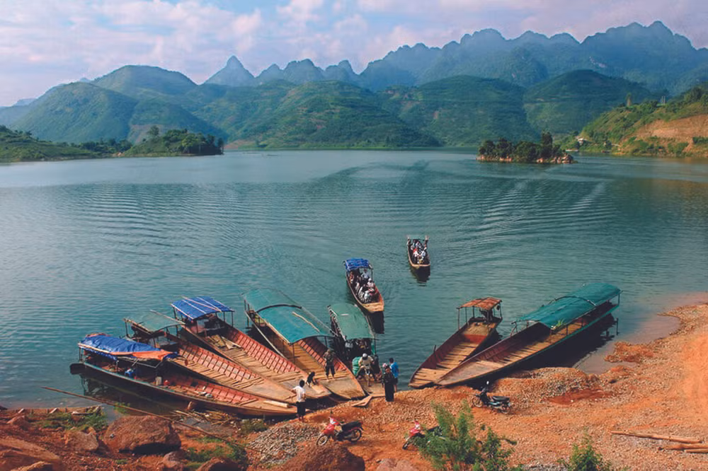 Lac de Quynh Nhai : sérénité, romantisme et originalité ảnh 1 Lac de Quynh Nhai : sérénité, romantisme et originalité ảnh 1