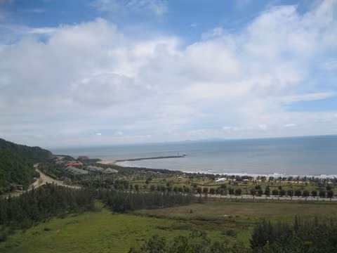 Nghê An et Hà Tinh abritent nombre de belles plages ảnh 1 Nghê An et Hà Tinh abritent nombre de belles plages ảnh 1