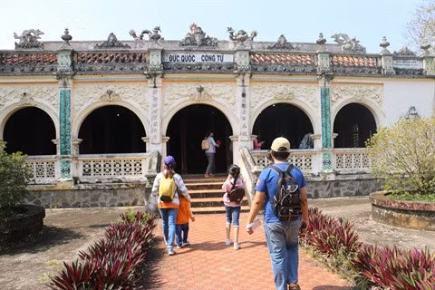 À la découverte du mausolée royal de la lignée familiale de Pham Dang Hung ảnh 1