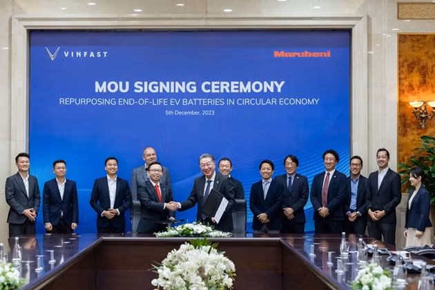 VinFast conclut un protocole d’accord avec Marubeni pour recycler les batteries de véhicules électriques usagées ảnh 1