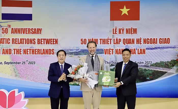 Can Tho fête les 50 ans des relations diplomatiques Vietnam-Pays-Bas ảnh 1