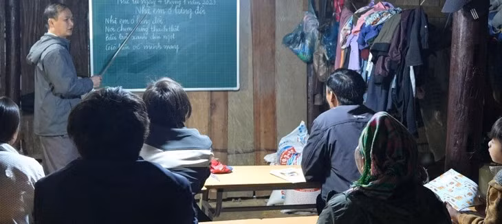 Des efforts pour l'alphabétisation des Mông à Cao Bang ảnh 1